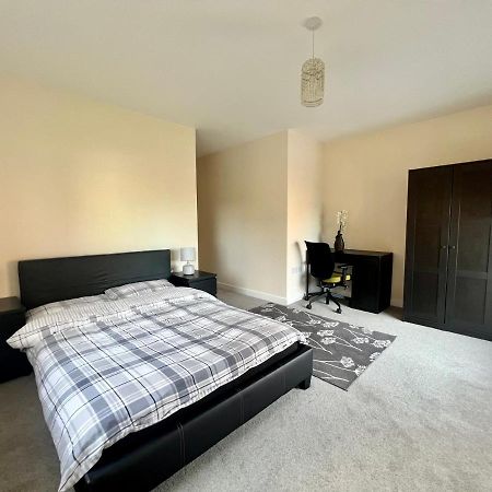 Spacious 2-Bedroom House With Free Parking 查塔姆 外观 照片