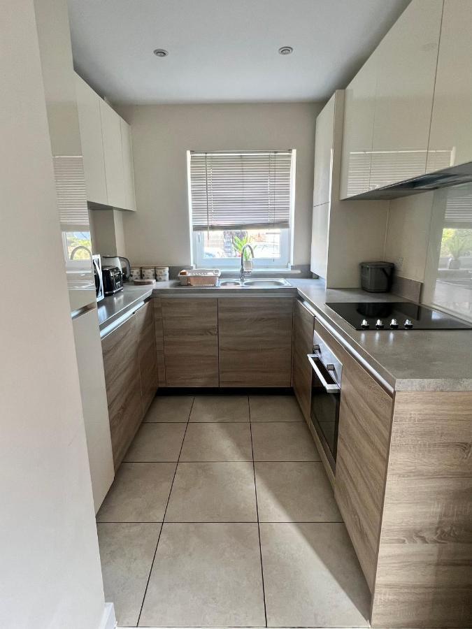 Spacious 2-Bedroom House With Free Parking 查塔姆 外观 照片