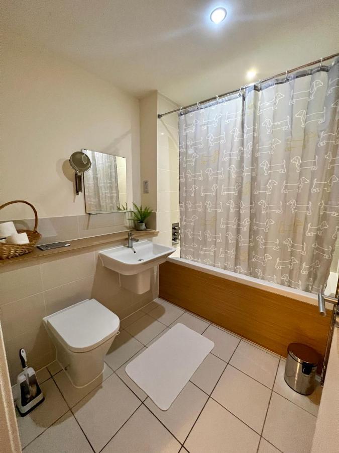 Spacious 2-Bedroom House With Free Parking 查塔姆 外观 照片